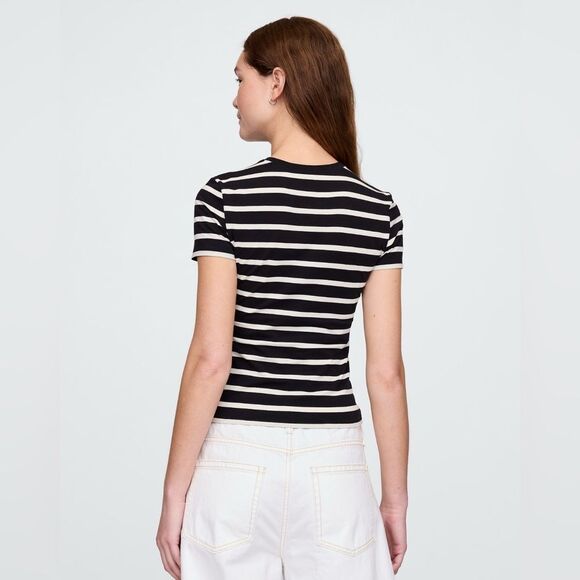 NWT GAP T-shirt - Picture 3 of 4